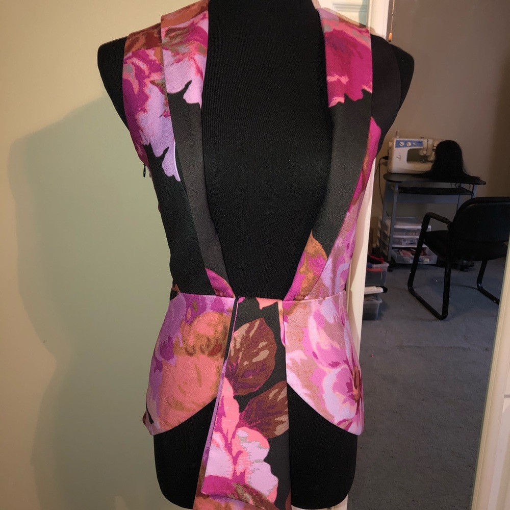Vintage cameo low cut top